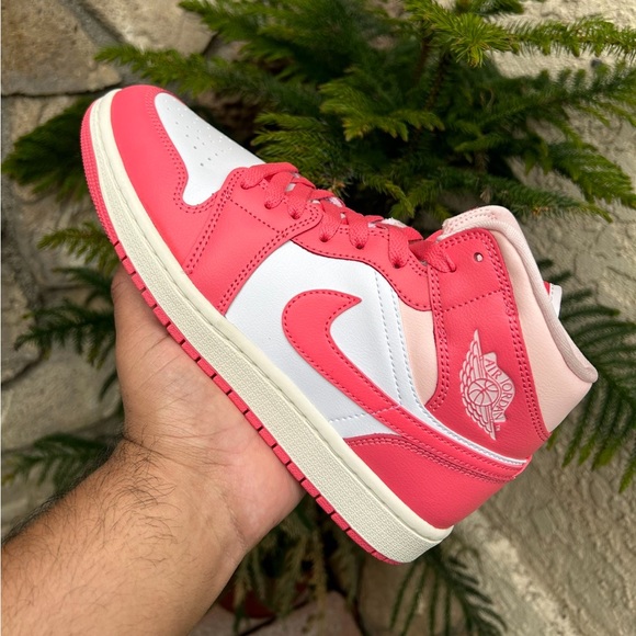 Air Jordan 1 Mid “Strawberries and Cream” Size 6.5 Women’s - Picture 11 of 11